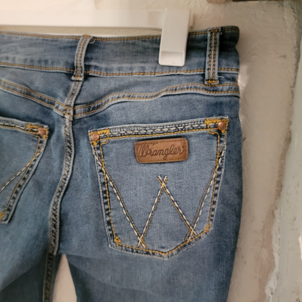 Wrangler Women's Classic Blue Denim Jeans Size 5/6 Low Rise Bootcut 32 In Inseam
